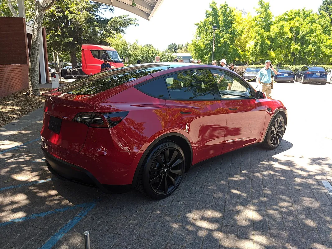 Vista trasera de un Tesla Model Y